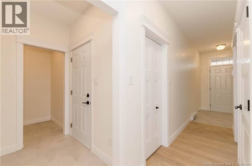546 Royal Oaks Boulevard — photo 2 of 39