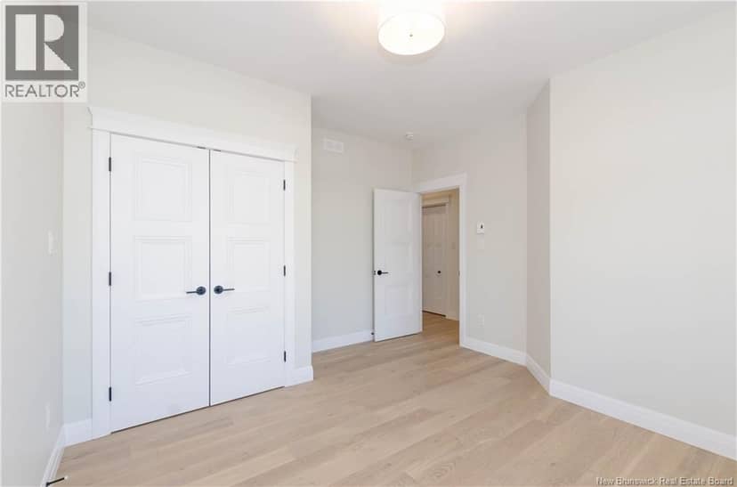 546 Royal Oaks Boulevard — photo 3 of 39