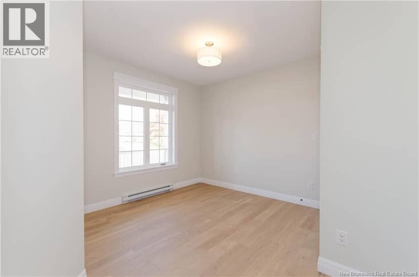 546 Royal Oaks Boulevard — photo 4 of 39