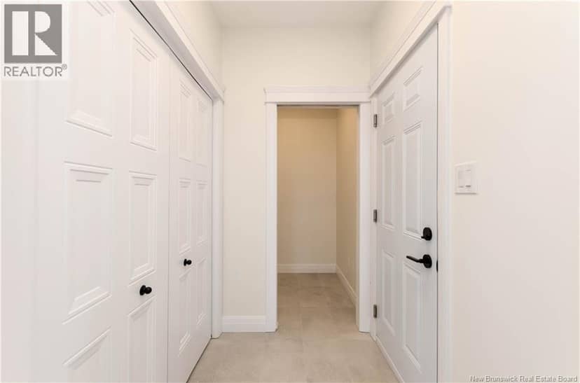 546 Royal Oaks Boulevard — photo 8 of 39
