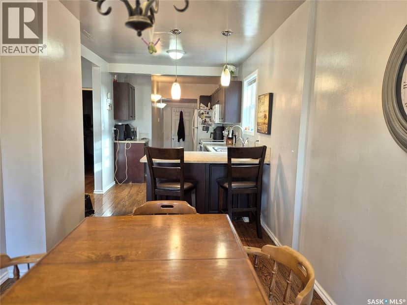 515 Beckwell AVENUE, Radville, photo 2