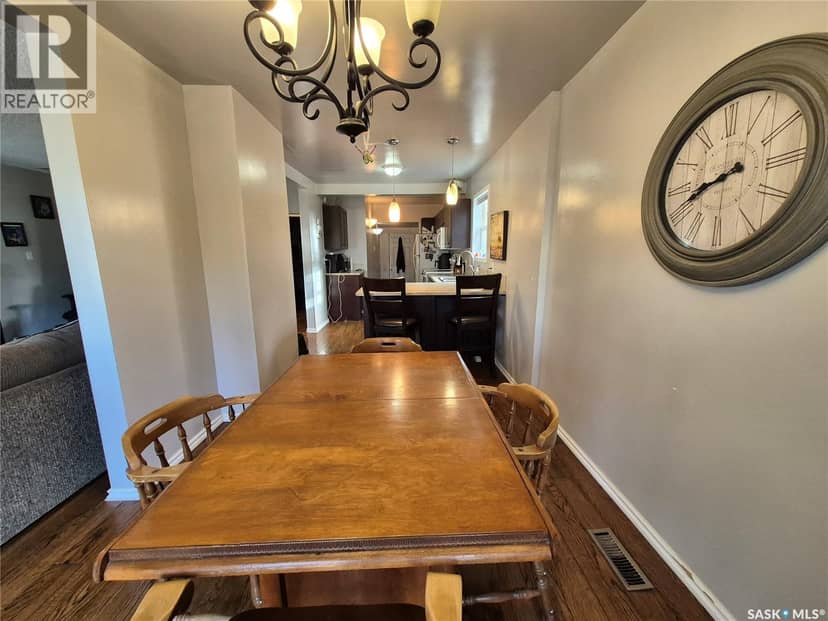 515 Beckwell AVENUE, Radville, photo 3
