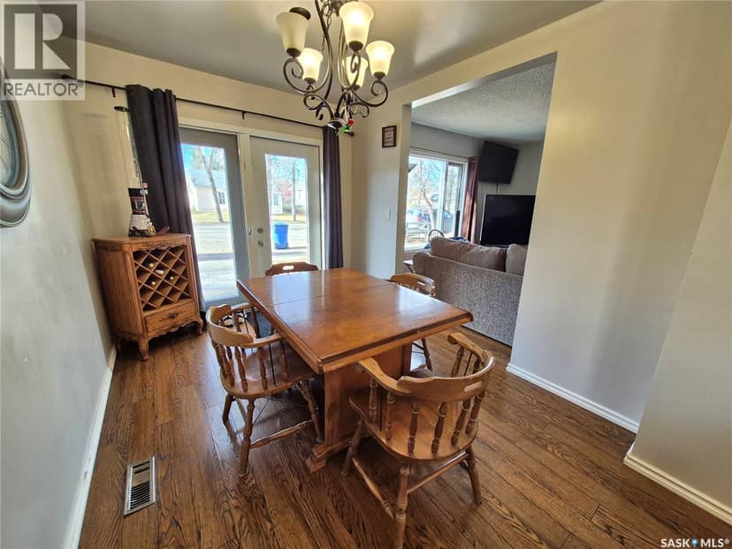 515 Beckwell AVENUE, Radville, photo 5