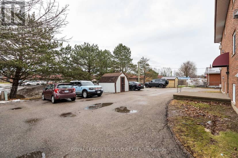 221 Highview Drive — photo 3 of 40