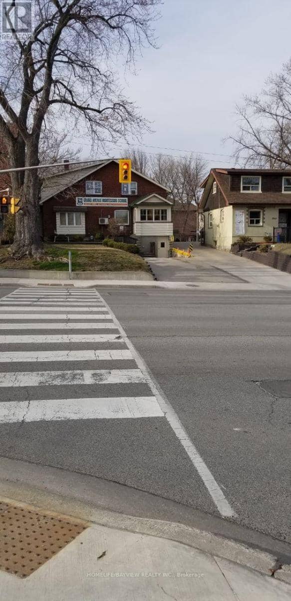 600 The Queensway Toronto W7 Way — photo 2 of 2