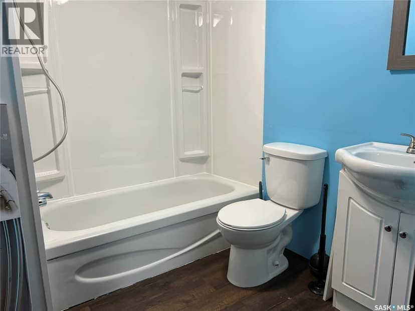 228 Katherine AVENUE N — photo 20 of 27