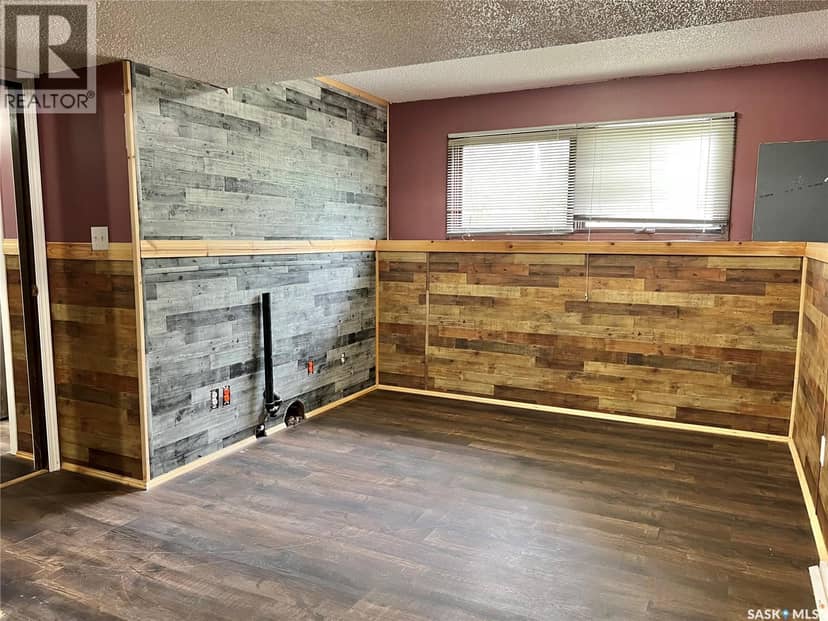 228 Katherine AVENUE N — photo 21 of 27