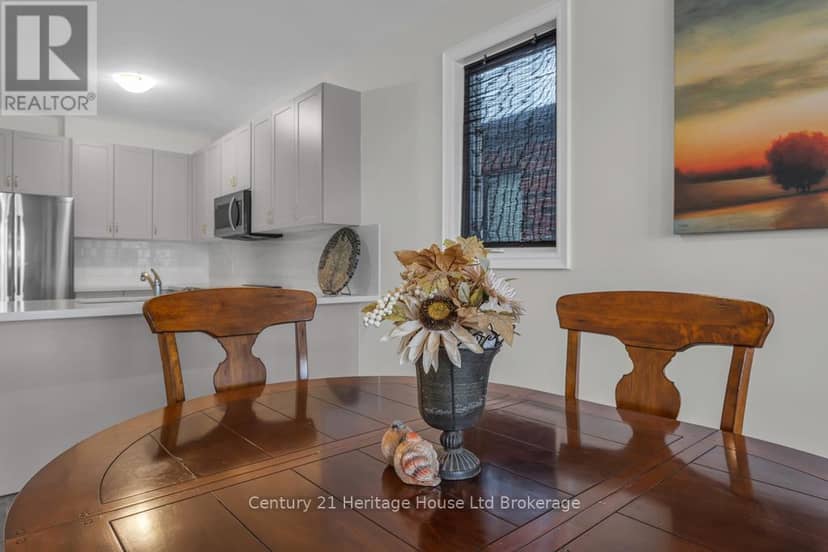 30 Seaton Crescent — photo 11 of 27