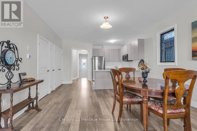 30 Seaton Crescent — photo 12 of 27