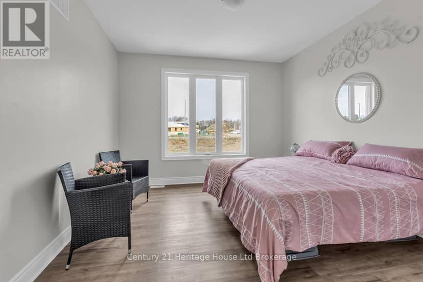 30 Seaton Crescent — photo 15 of 27