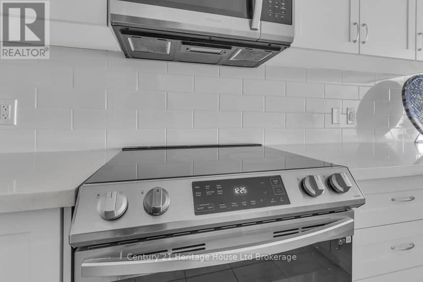 30 Seaton Crescent — photo 4 of 27