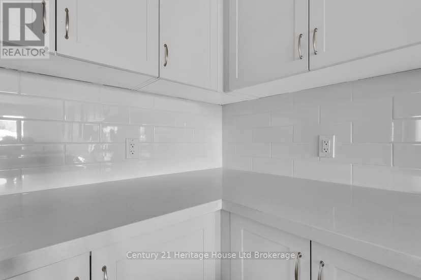 30 Seaton Crescent — photo 6 of 27