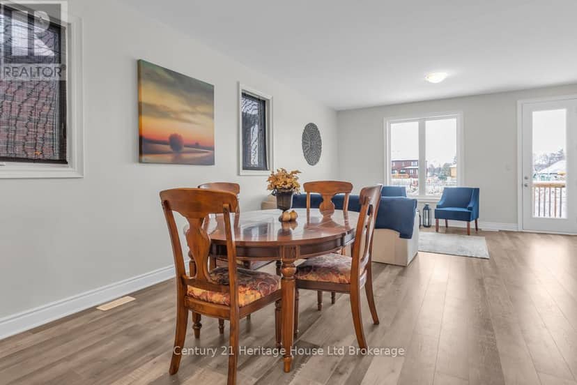 30 Seaton Crescent — photo 9 of 27