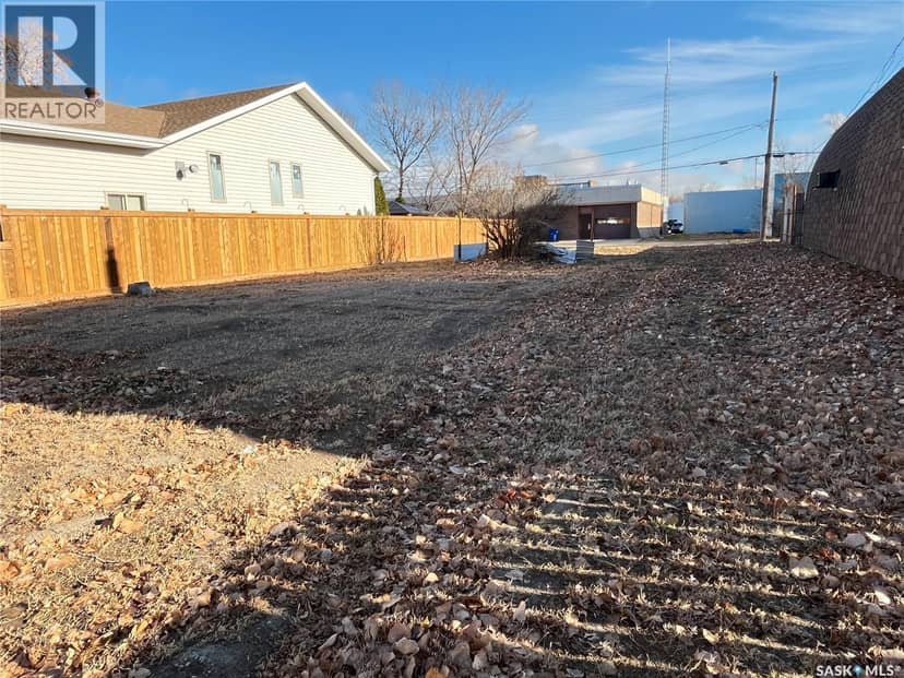 210 Maple STREET, Maple Creek, photo 3