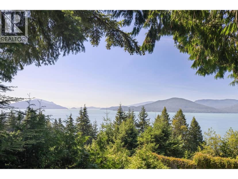 330 BAYVIEW ROAD, Lions Bay