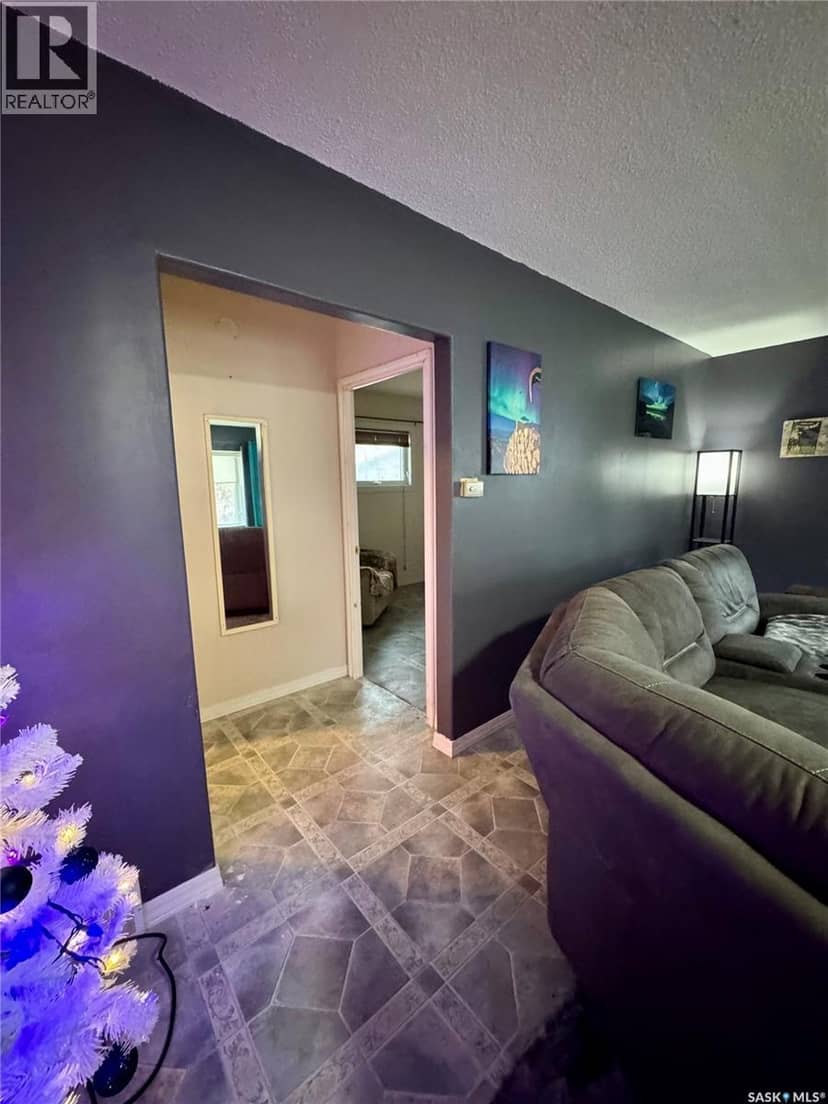 719 Donald STREET — photo 10 of 39
