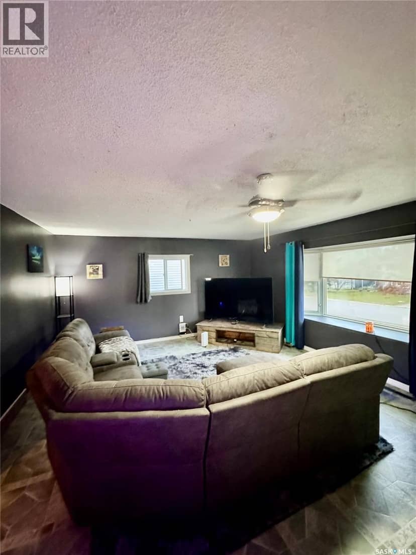 719 Donald STREET — photo 11 of 39