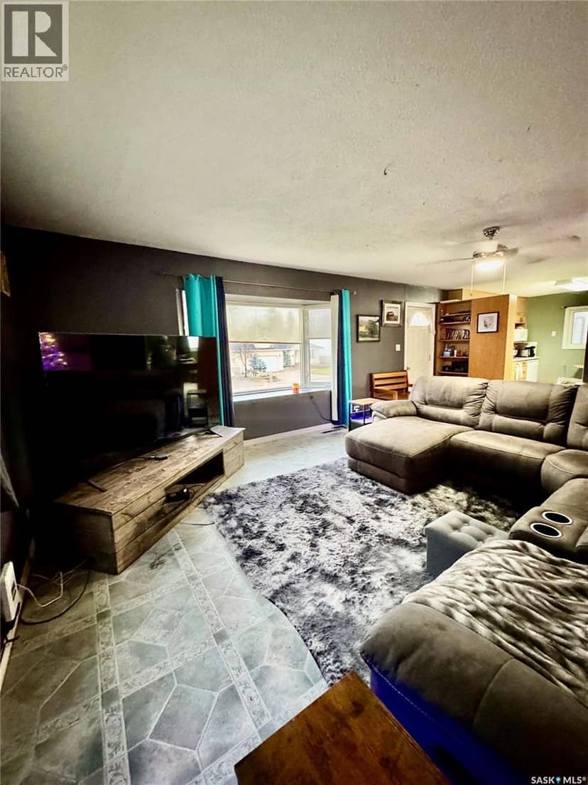 719 Donald STREET — photo 12 of 39