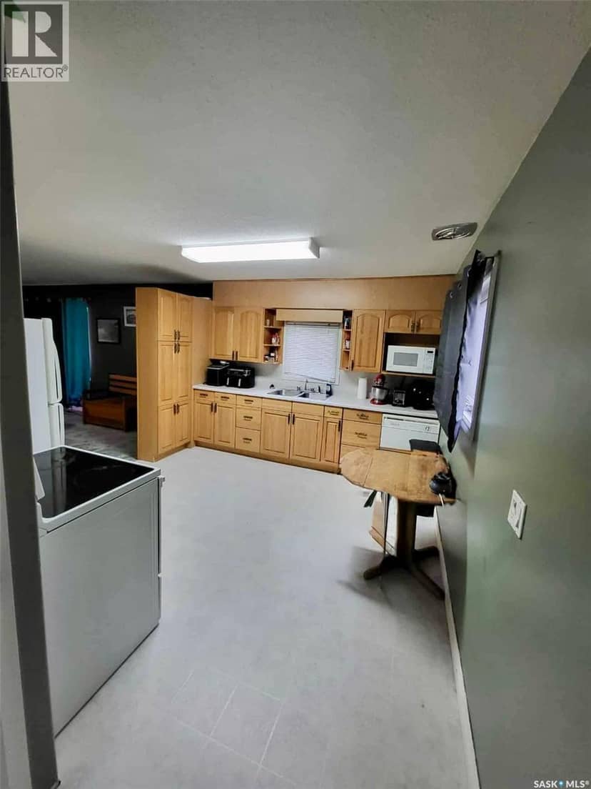 719 Donald STREET — photo 4 of 39