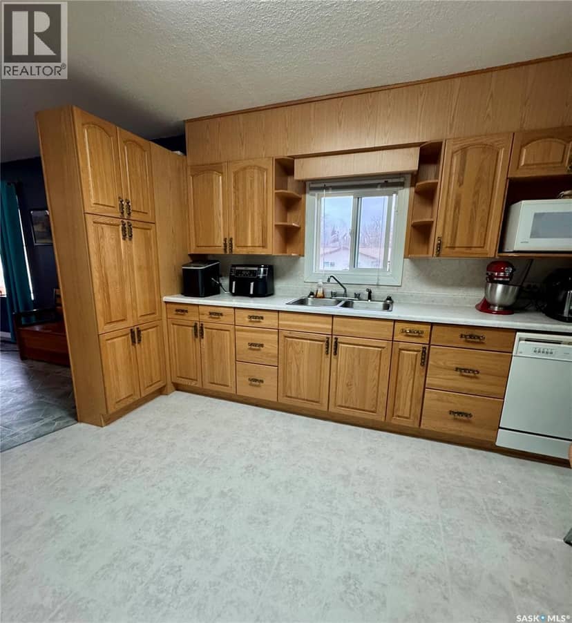 719 Donald STREET — photo 7 of 39