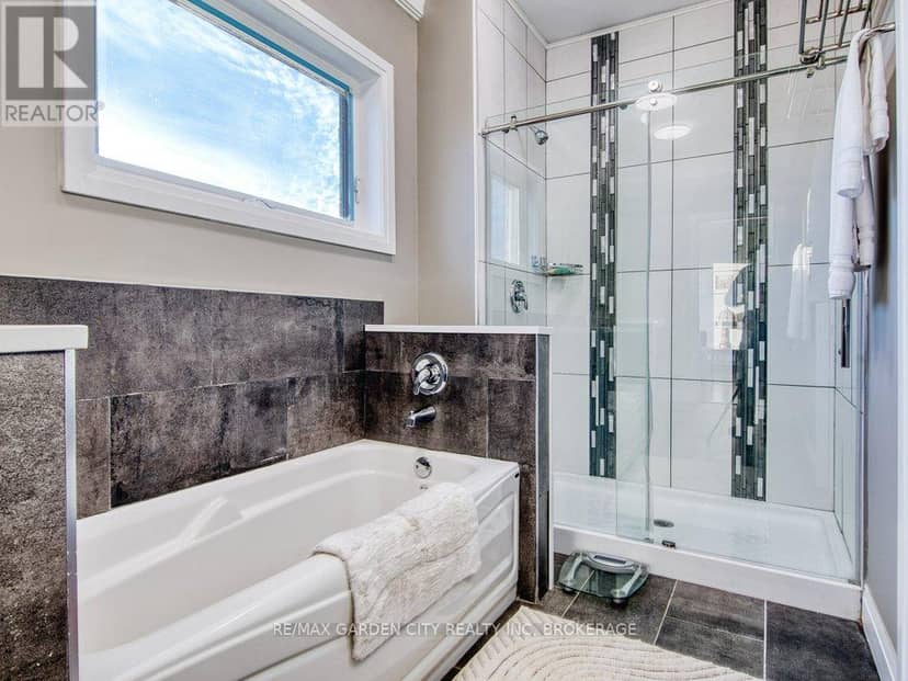 2400 Effingham Street — photo 11 of 40