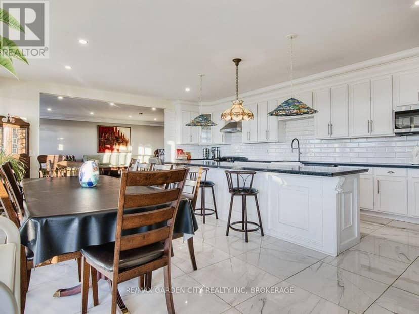 2400 Effingham Street — photo 12 of 40