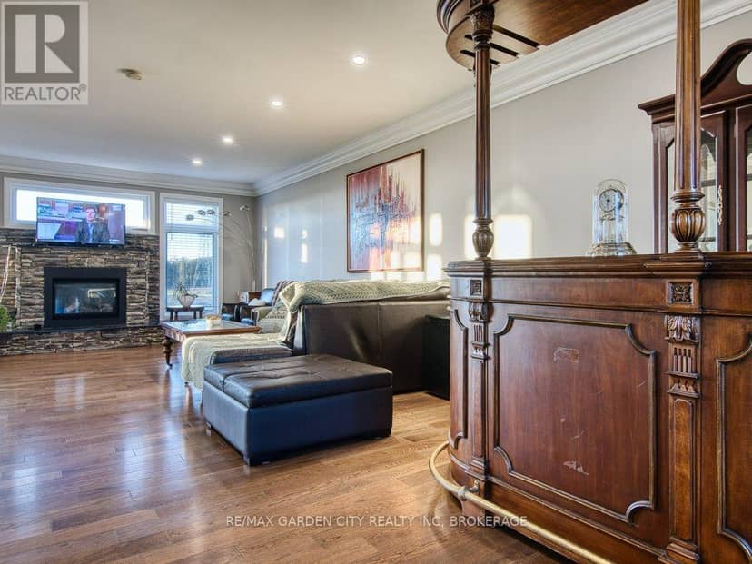 2400 Effingham Street — photo 17 of 40