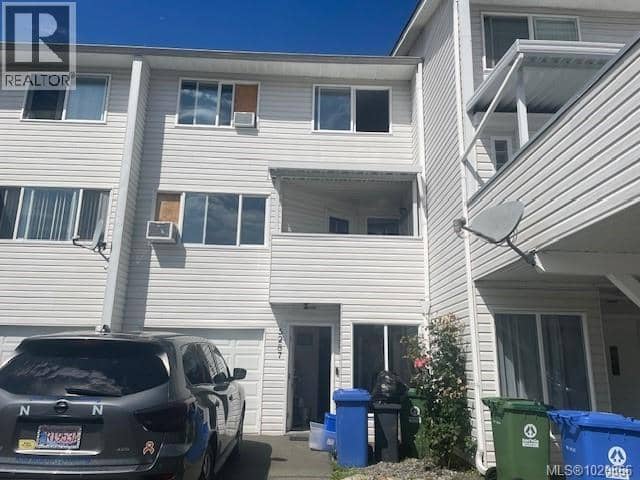 5287 Gertrude St — photo 1 of 18