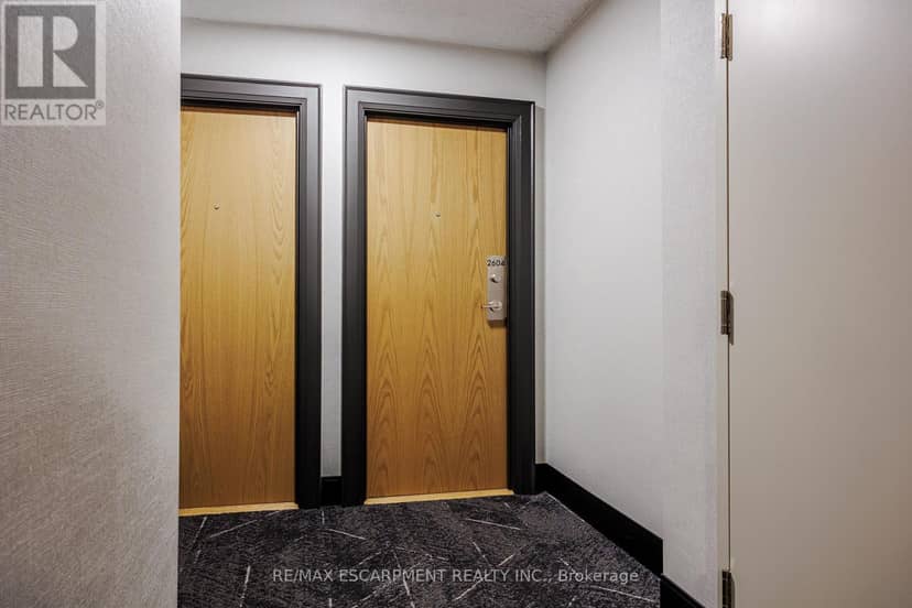 2604 - 150 Charlton Avenue E — photo 3 of 28