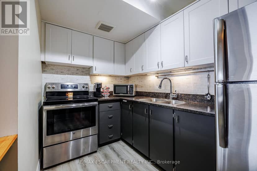 2604 - 150 Charlton Avenue E — photo 9 of 28