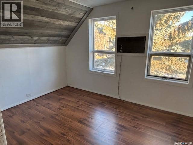 134 2nd AVENUE W — photo 15 of 22