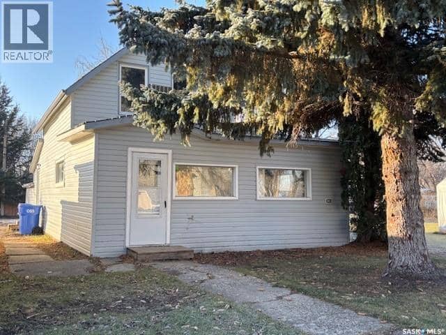 134 2nd AVENUE W, Canora