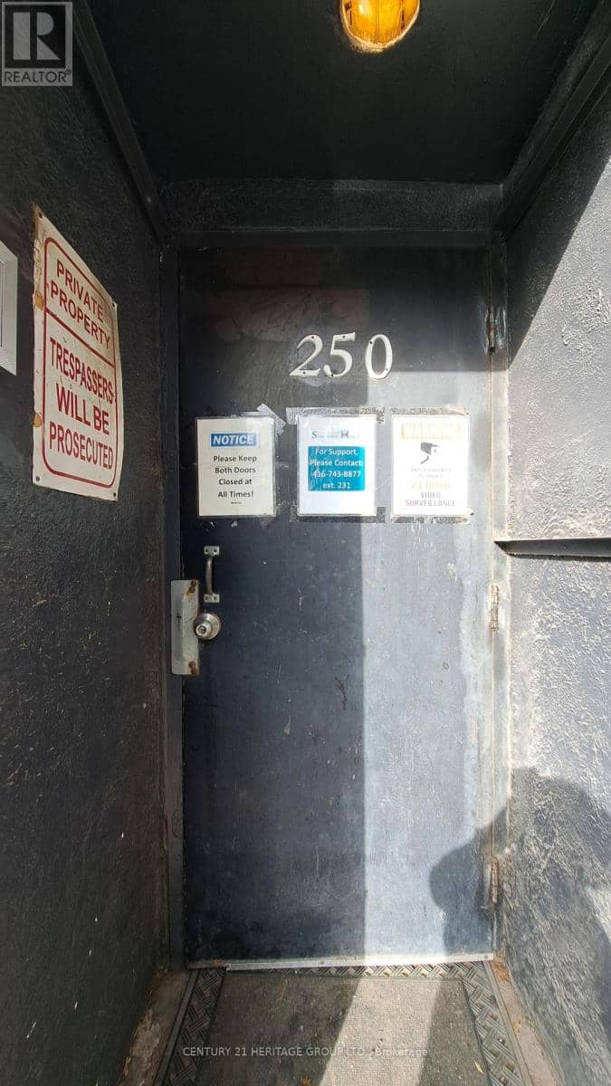 250 Queen Street E — photo 20 of 30