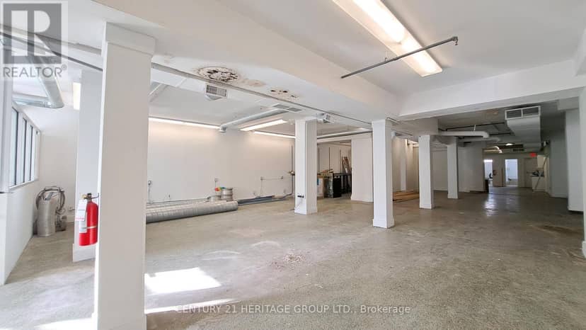 250 Queen Street E — photo 10 of 30
