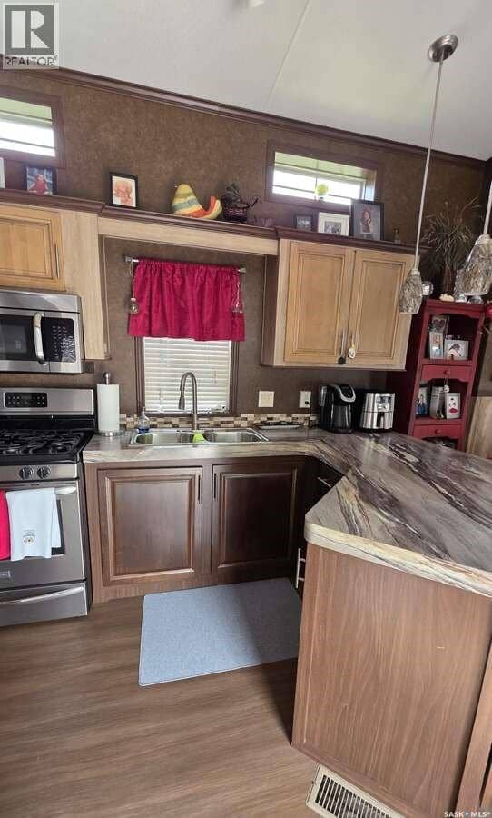 301 Railway STREET — photo 13 of 16