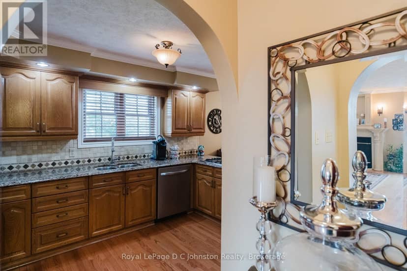 496 Spence Street — photo 10 of 40