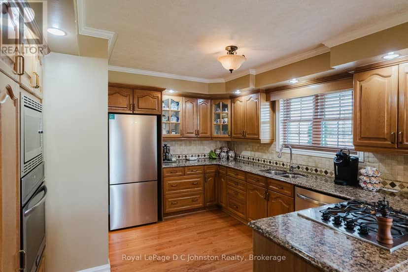 496 Spence Street — photo 12 of 40