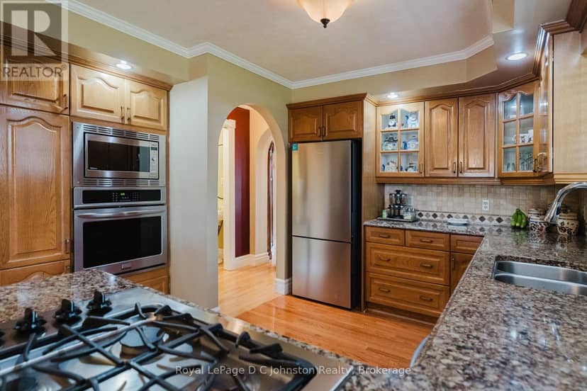 496 Spence Street — photo 13 of 40