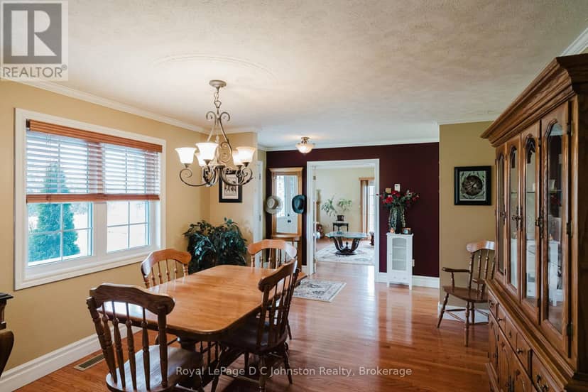 496 Spence Street — photo 15 of 40