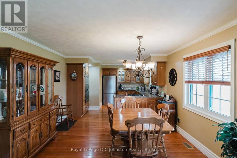 496 Spence Street — photo 16 of 40