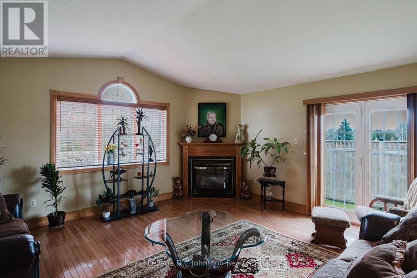 496 Spence Street — photo 17 of 40