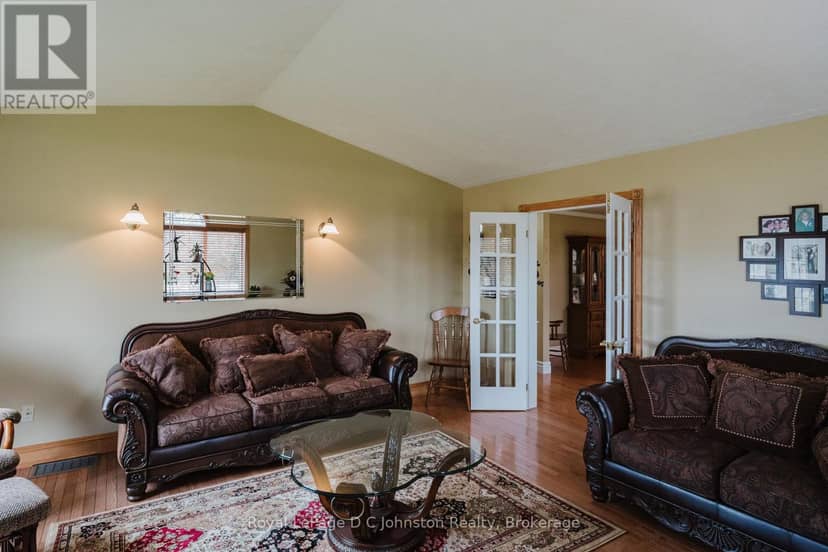 496 Spence Street — photo 18 of 40