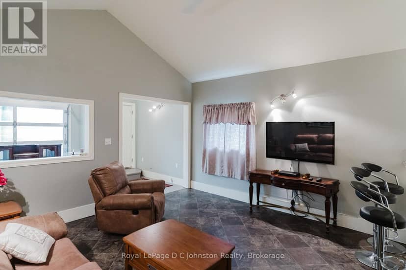 496 Spence Street — photo 30 of 40