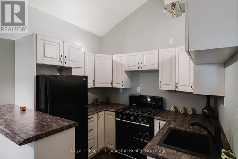 496 Spence Street — photo 31 of 40