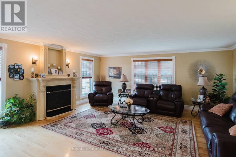 496 Spence Street — photo 6 of 40