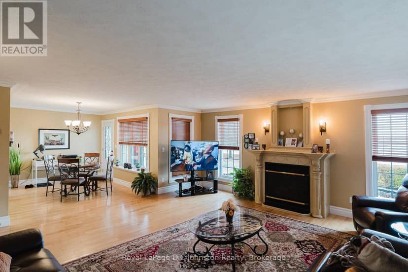 496 Spence Street — photo 8 of 40