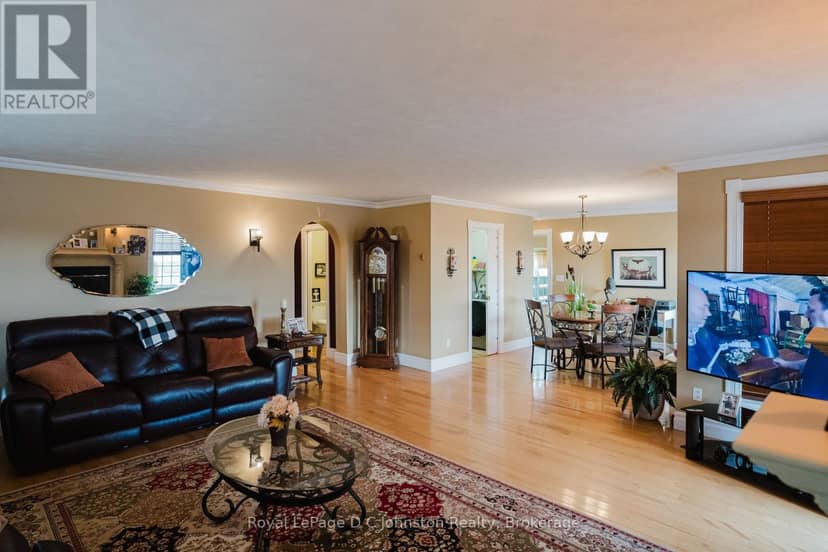 496 Spence Street — photo 9 of 40