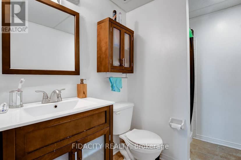 309 - 1490 Heron Road — photo 13 of 20