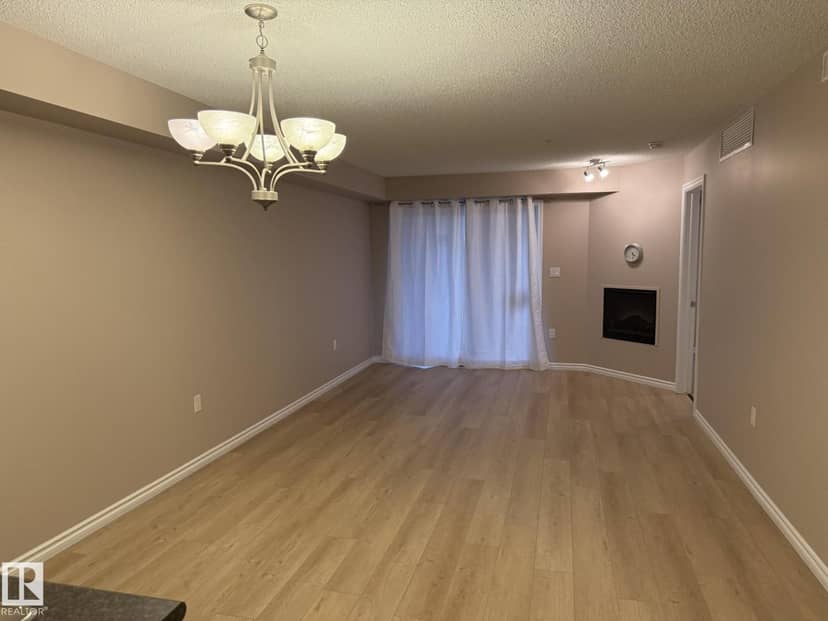 #303 10118 106 AV NW, Edmonton, photo 2