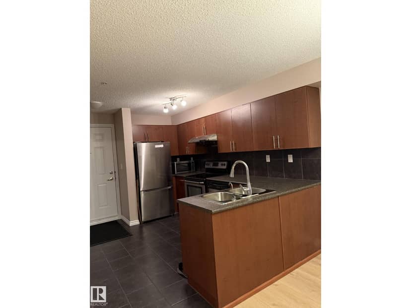 #303 10118 106 AV NW, Edmonton, photo 4
